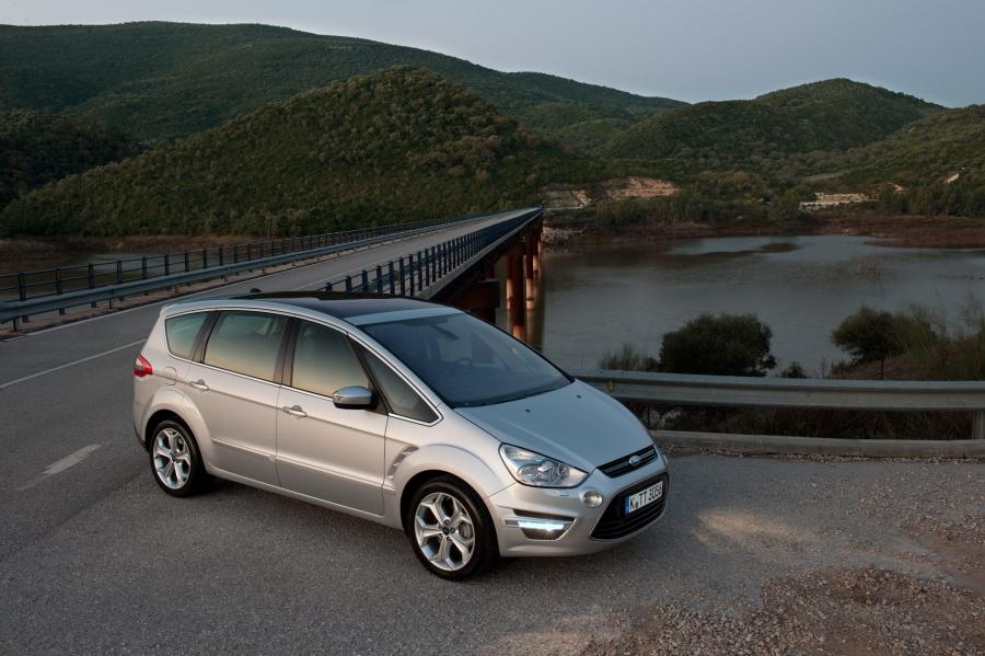  Ford S-Max 2010 года  (фото 21 из 21)